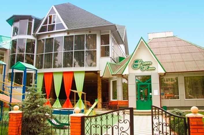 Речь идет о кафе «Green House».  