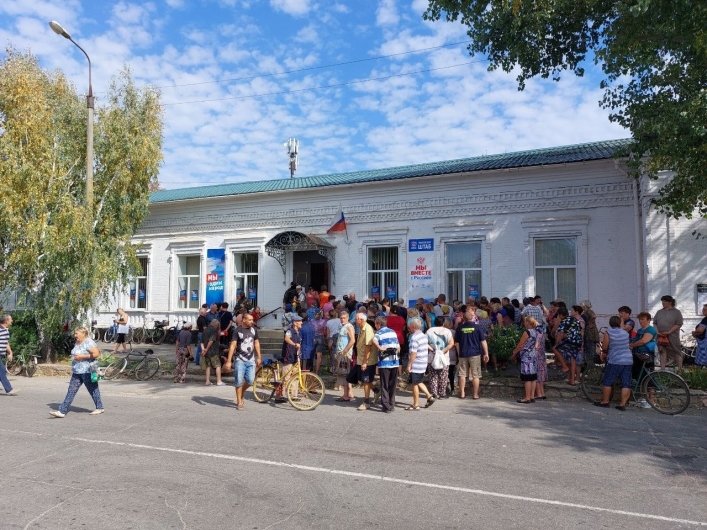 По всей Запорожской области оккупанты собирают подписи против 