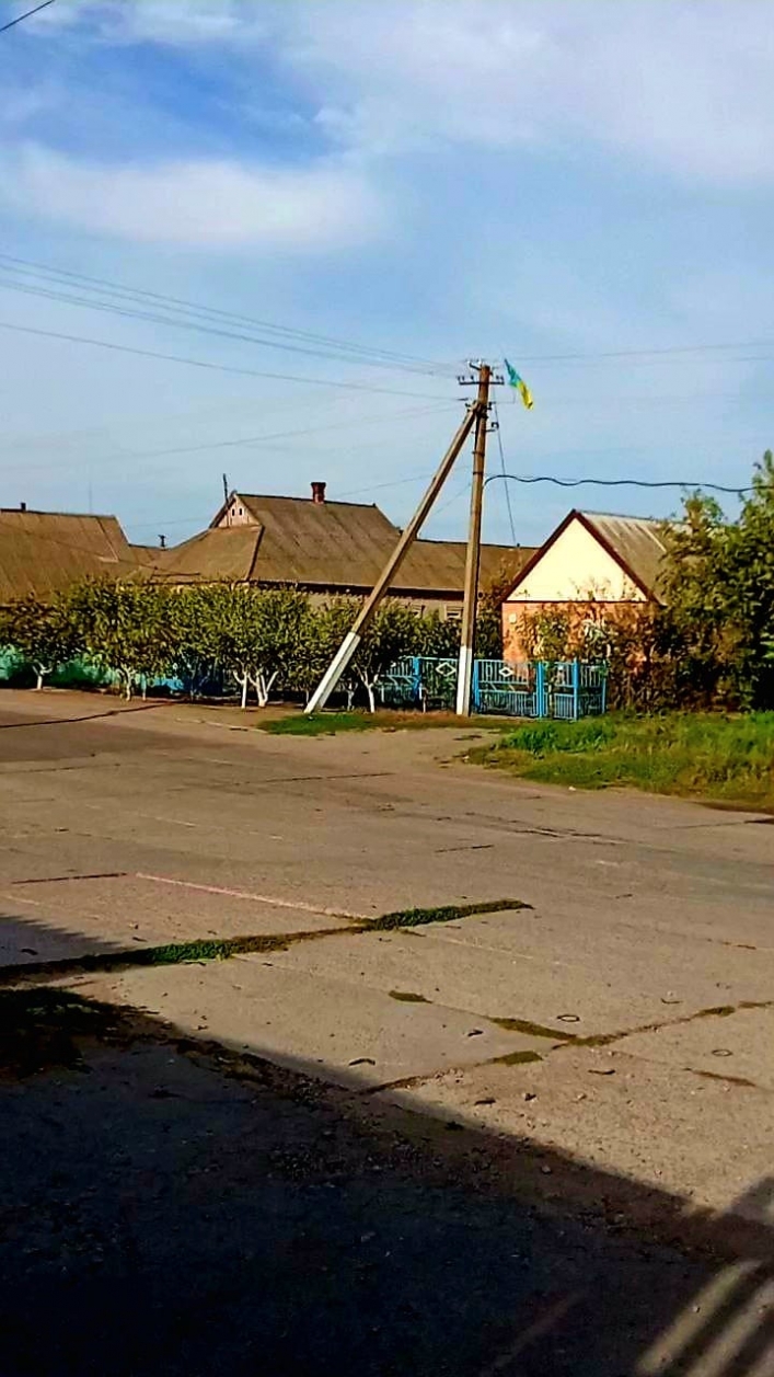 В Мелитопольском районе на улице вывесили украинский флаг (фото)