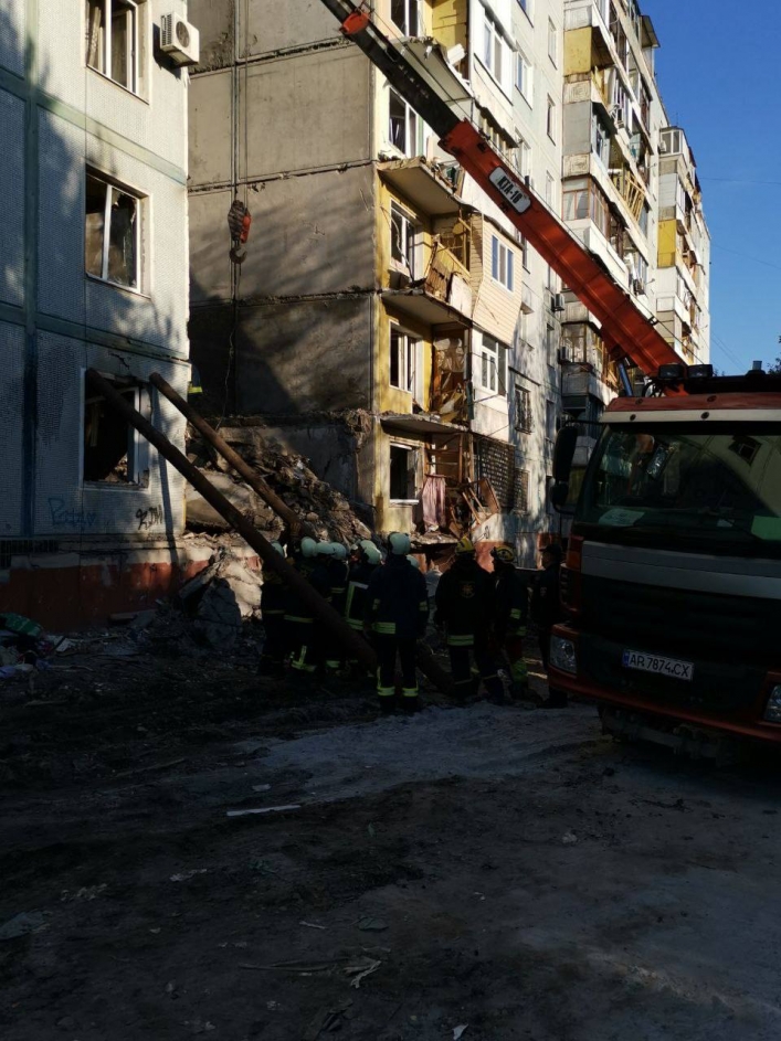 Увеличилось количество жертв ракетного удара по многоэтажке в Запорожье 2
