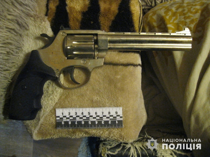 Житель Запорожья застрелил своего соседа из револьвера
