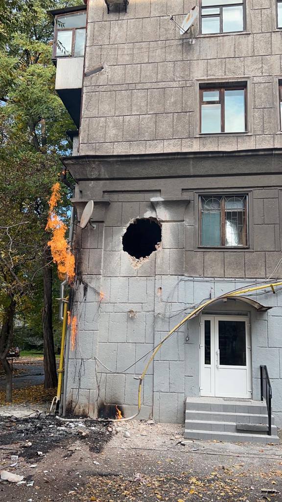 Військові рф знову обстріляли житлові райони Запоріжжя, горить газова труба 1