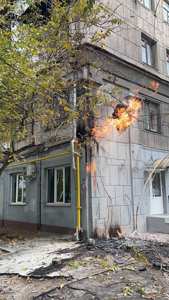 Военные рф вновь обстреляли жилые районы Запорожья, горит газовая труба 2
