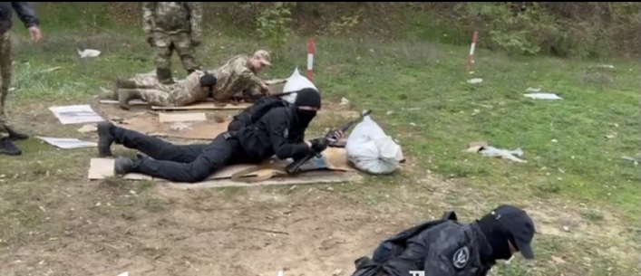 С мешка в бездонную даль - рашисты в Мелитополе показали как учатся стрелять