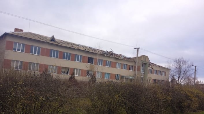 Патерь нет - в Мелитопольском районе следы крови в здании школы, где была база оккупантов (фото)