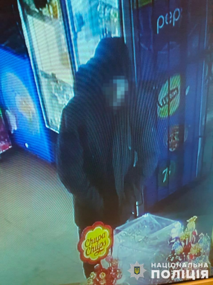 У Запоріжжі нарокман з Мелітополя пограбував продавчиню одного з місцевих магазинів 