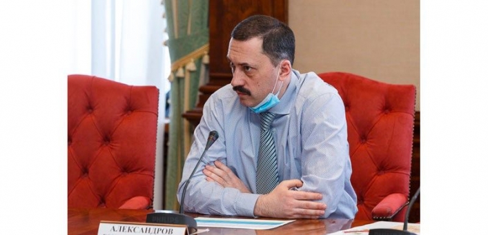 В Мелитополь он приехал из Коми, где работал министром здравоохранения.