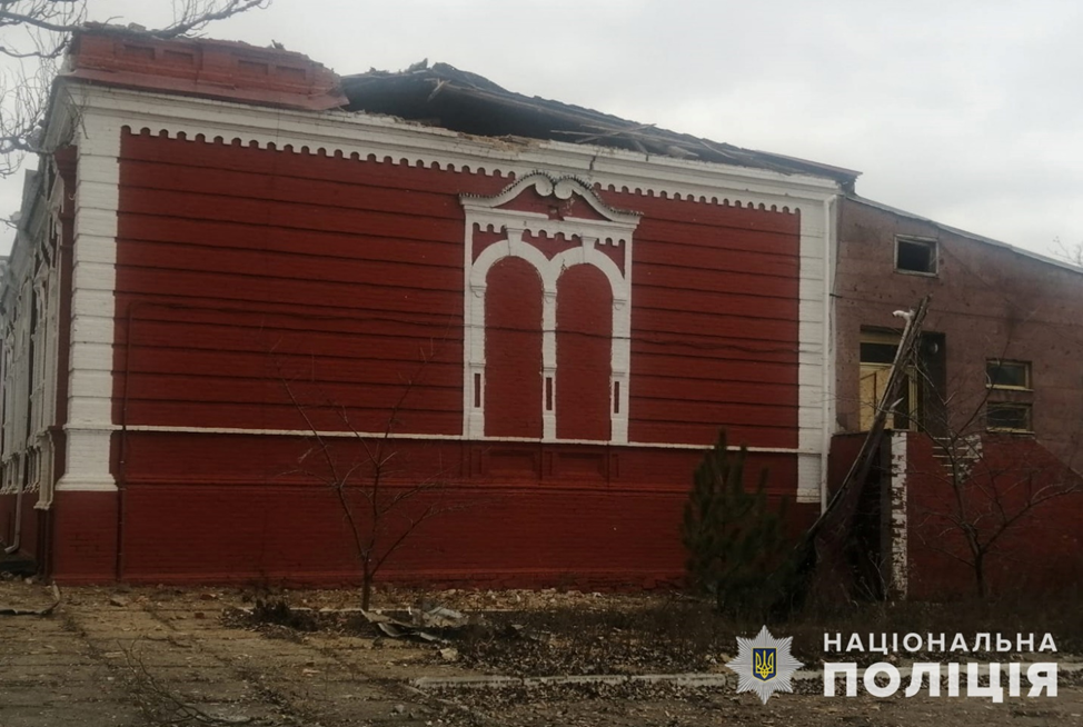 окупанти знищили гімназію та вбили жінку у Запорізькій області