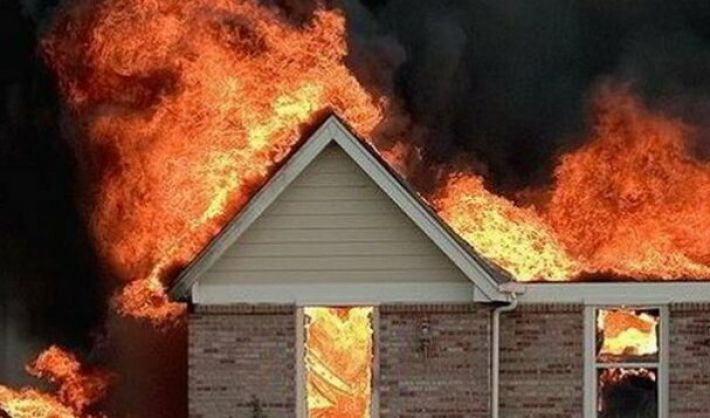 В Запорожье пожарные спасли владельца дома, где произошел пожар
