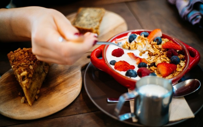 Лучшие продукты, сжигающие жир на животе: диетологи советуют употреблять их во время завтрака