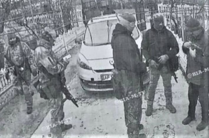 У Мелітополі окупанти оголосили облаву на власних солдатів-грабіжників (фото)