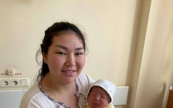 "Вся Азия в Питер перебралась": россияне затравили тувинку, чей малыш родился первым в этом году в Петербурге