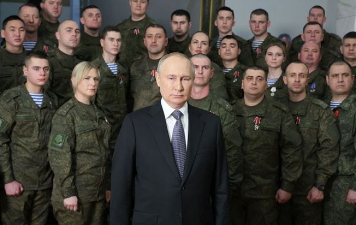 Массовка для Путина: кого диктатор собрал возле себя для поздравления на Новый год