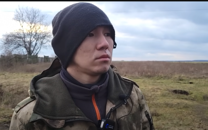 "Себя освободи от Путина": пленный оккупант, которому "не стыдно", приехал в село и встретился с местными