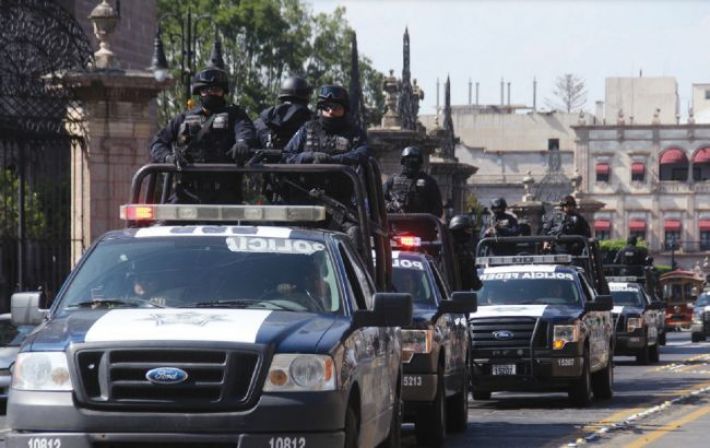 В Мексике мафия пыталась отбить задержанного полицией наркобарона: десятки погибших