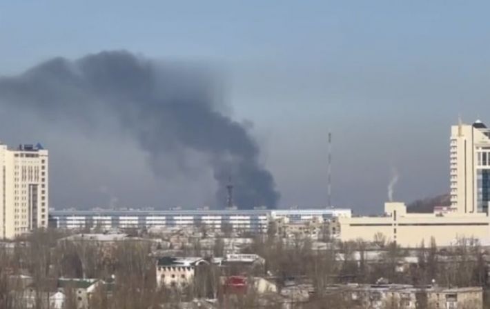 В сети сообщают о пожаре на металлопрокатном заводе в оккупированном Донецке