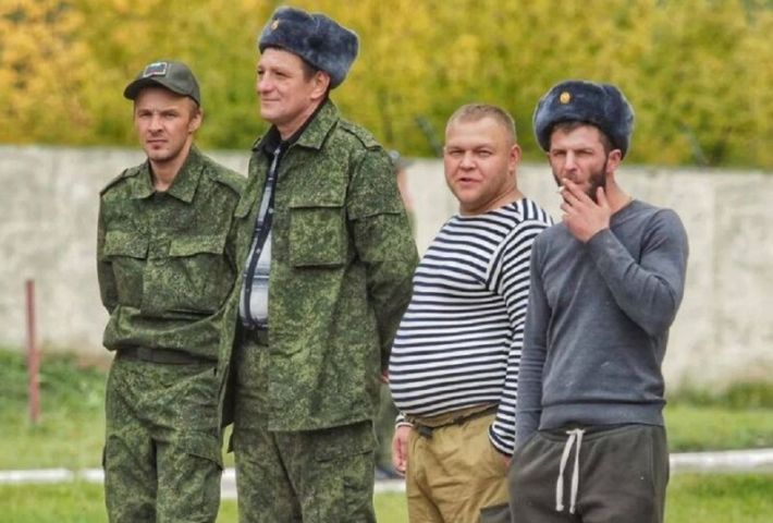 Оккупанты свозят в Мелитополь мобилизованных со всей россии