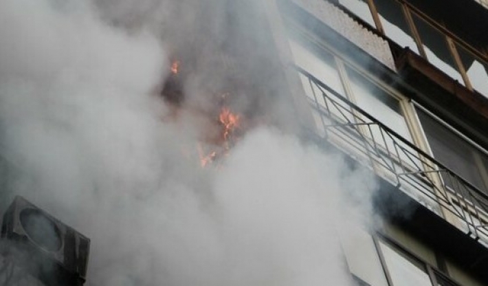 В Запорожье во время пожара во многоэтажке погиб мужчина