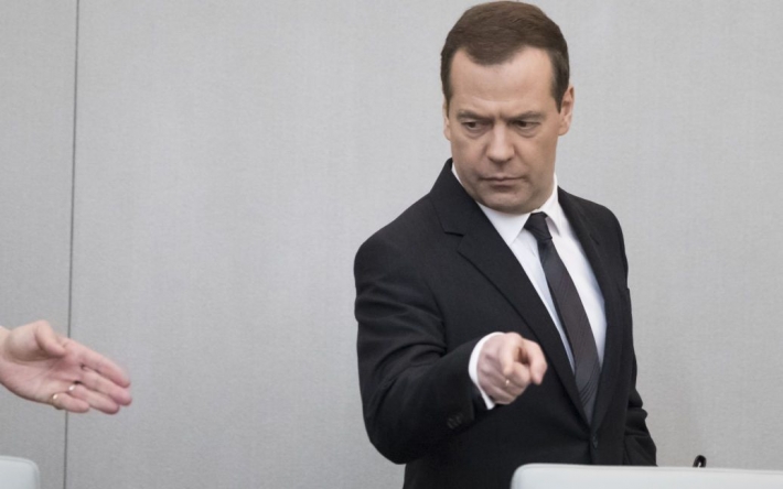 "В России все очень плохо с ВПК": Жданов объяснил, почему Медведев устроил истерику из-за танков для ВСУ