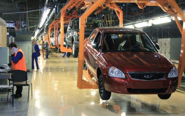 Продажи автомобилей на территории РФ благодаря санкциям за год рухнули на 60%