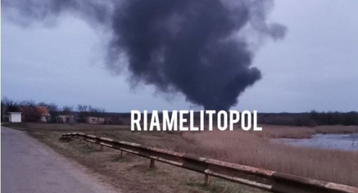 Под Мелитополем сгорела техника орков (видео)