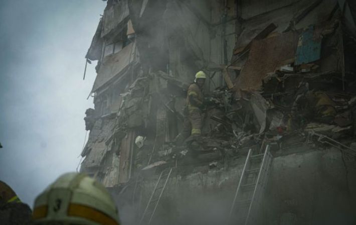 Спасатели показали, как сейчас выглядит дом в Днепре после ракетного удара