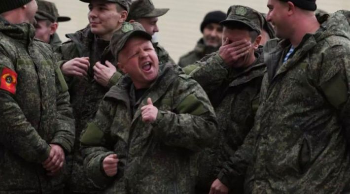 Под Мелитополем пьяный российский солдат устроил стрельбу и бросил гранату в дом