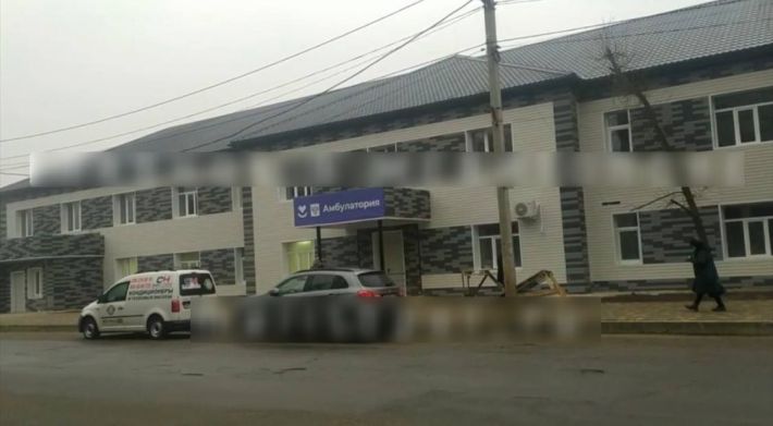 В Мелитополе коллаборанты «выставили» пациентов из больницы в центре города (фото)