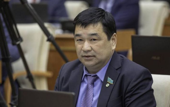 В Казахстане депутата изгнали из парламента за поддержку вторжения РФ в Украину