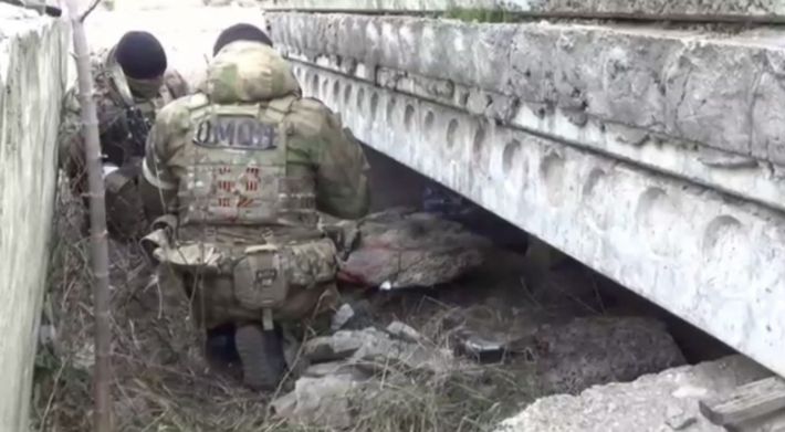 Оккупанты нашли в Мелитополе схрон оружия с опознавательным знаком (фото)
