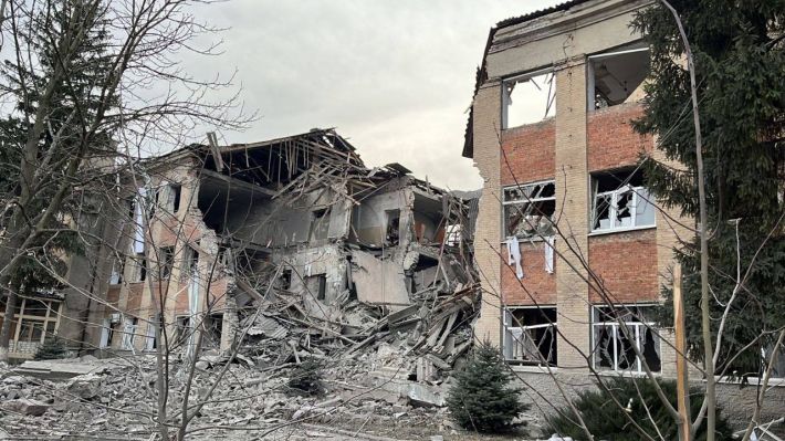 Удар по гражданским: в Запорожской области российские войска убили женщину и разрушили кинотеатр