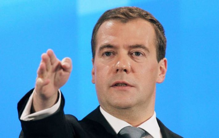 У Зеленского высмеяли нытье Медведева из-за предоставления оружия Украине