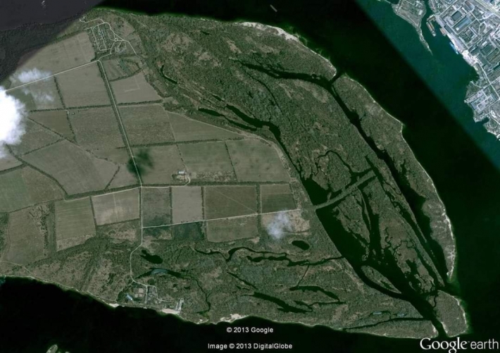 Значительное снижение воды в Днепре повлияло и на остров Хортица в Запорожье (фото)
