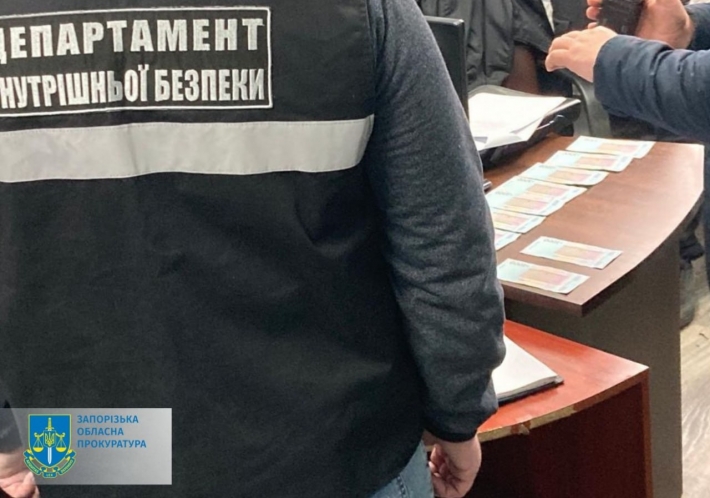 Взятка в сумме 10 тыс. грн за возвращение авто: в Запорожье будут судить местного жителя за попытку подкупить следователя полиции