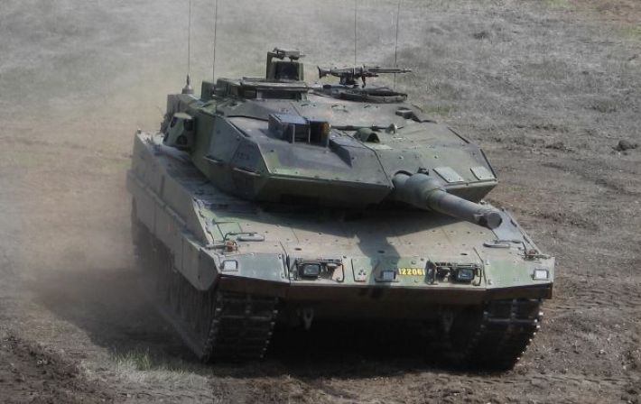 Местная версия "Леопардов". Швеция может передать Украине танки Stridsvagn 122