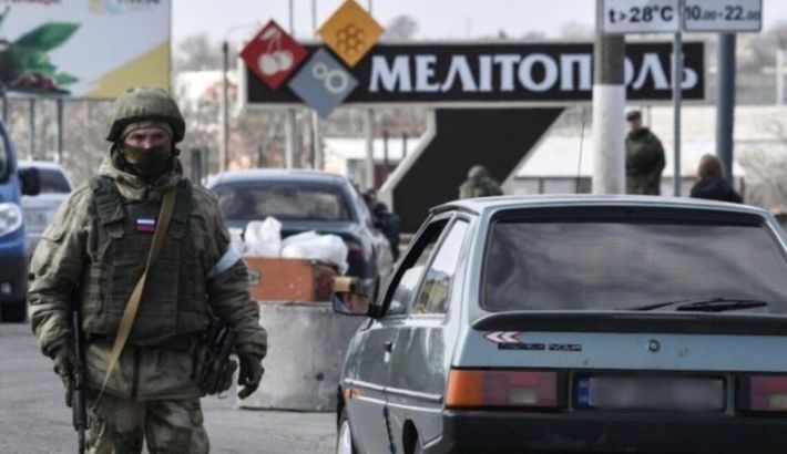 Окупанти хочуть заборонити виїзд із Мелітополя закордон на авто - нові вимоги