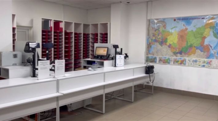 В Мелитополе на краденном оборудовании в помещении «Новой Почты» работает служба доставки из Крыма (фото)