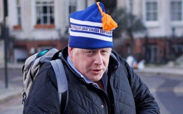 Борис Джонсон в Лондоне засветился в шапке от "Укрзализныци": как она оказалась у политика