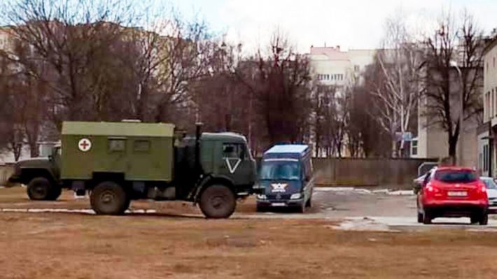 В Мелитопольском районе военные машины с красными крестами зачастили на базы отдыха
