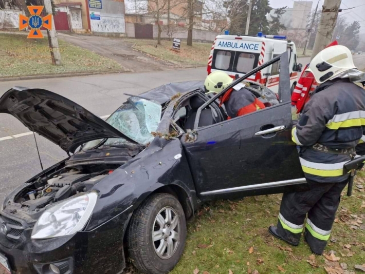 В Запорожье произошло серьезное ДТП, водителя увезли в больницу