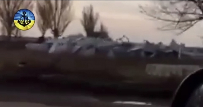 Российские оккупанты возводят линию обороны вокруг Бердянска (видео)