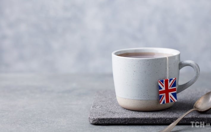 Очень неожиданно, но это работает: британцы поделились способом очистки чашек от чайного налета