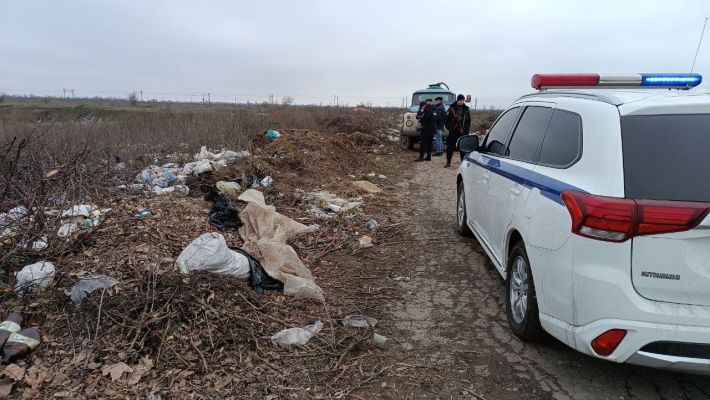 Цирк на свалке - полицаи из Акимовки рассказали, как будут разбираться с мусором и другими веществами (фото)