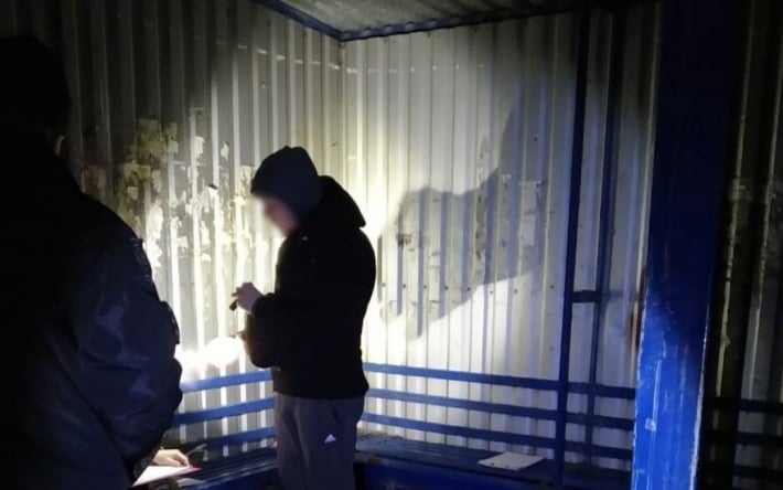 Уронил "лепесток" на остановке: в полиции рассказали подробности подрыва подростков на мини в Изюме (фото)