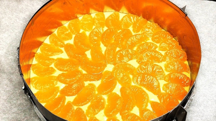 Сезонная замена шарлотке: как приготовить душистый и сочный мандариновый пирог