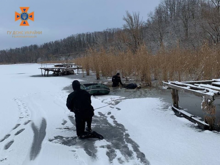 Полиция в Запорожье на берегу реки обнаружила тело человека