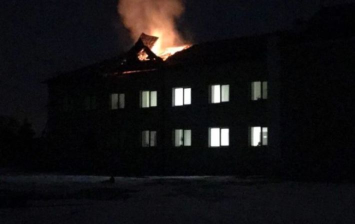 Обстрелы Харьковской области: сгорела больница, повреждены две многоэтажки