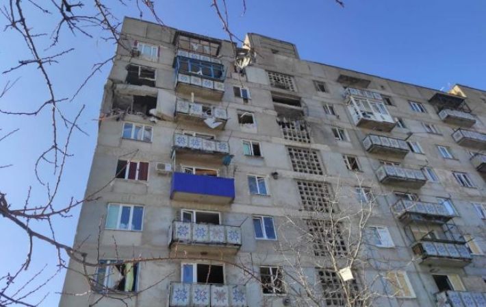 Российские оккупанты обстреляли Нью-Йорк: повреждена многоэтажка (фото)