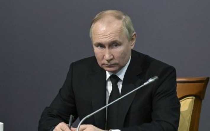 "С волками жить – по-волчьи выть": Путин возмутился из-за ограничения Запада по авиации РФ