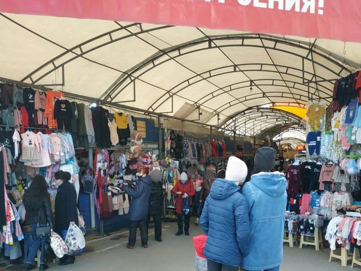 Жители Мелитополя вынуждены ездить в Крым, чтобы купить одежду